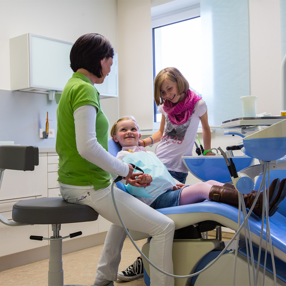 Kind im Behandlungszimmer in der Zahnarztpraxis Michl in Wernigerode